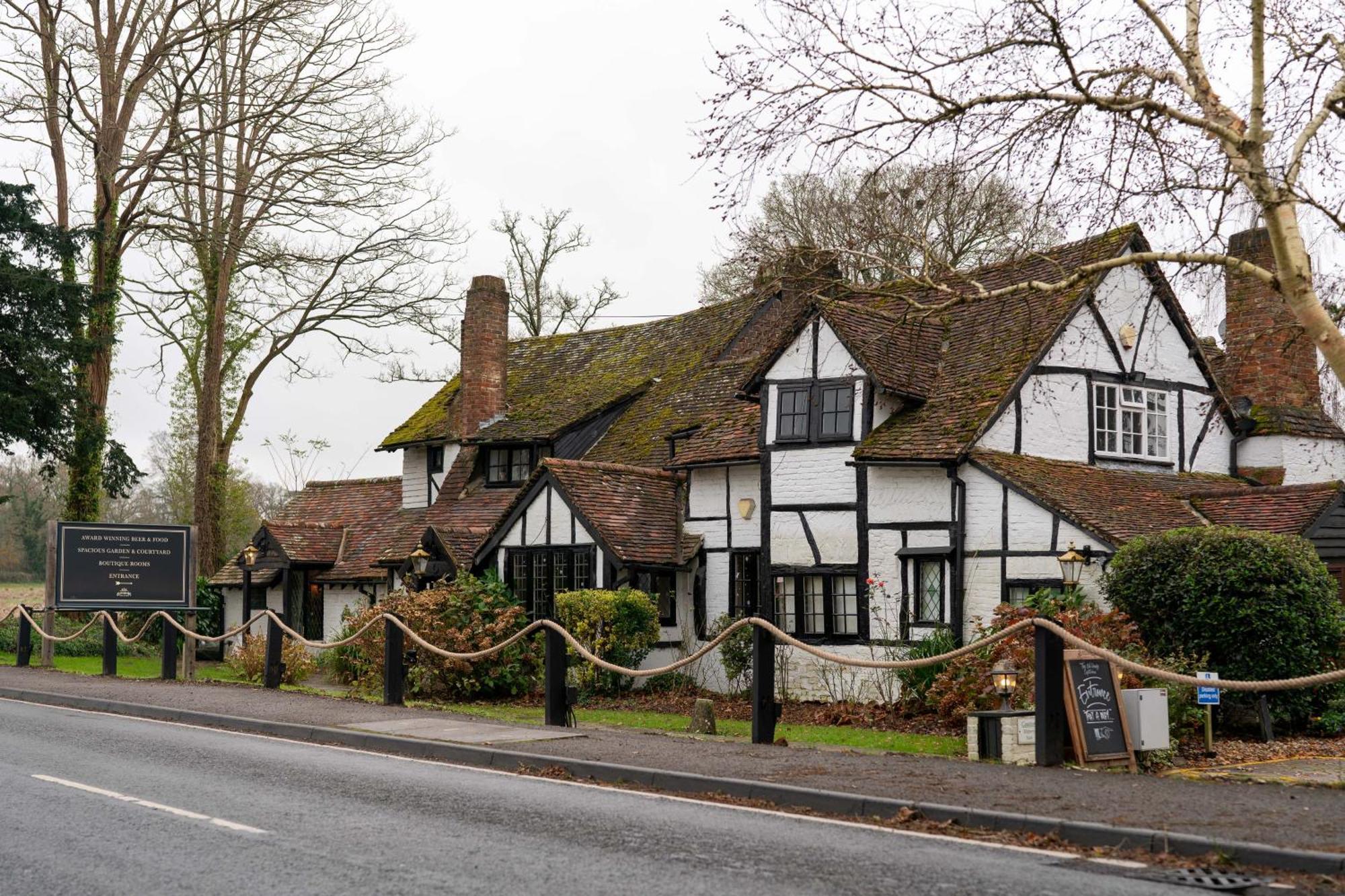 The Old House Inn Burstow Exterior photo